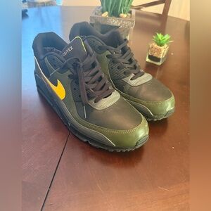 Nike Gortex Air Max 90’s Black, Green and Yellow size 12.5